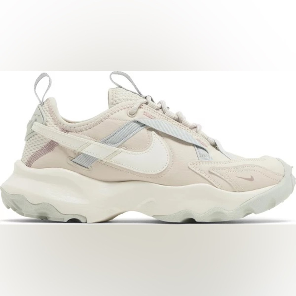 Nike Women's Sneakers in Cream and Gray